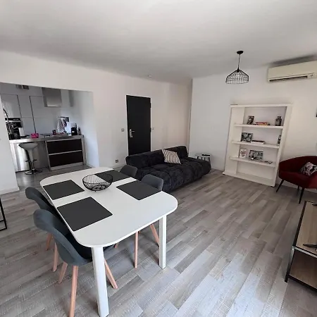 아파트 Panoramic Terrace With Sea View Casone On Foot *